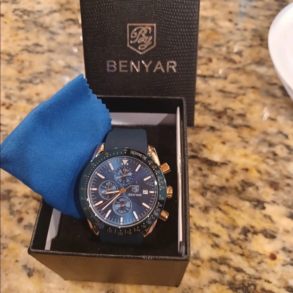 NWT Stylish Wrist Watch for Men AVAILABLE IN BLUE AND BLACK